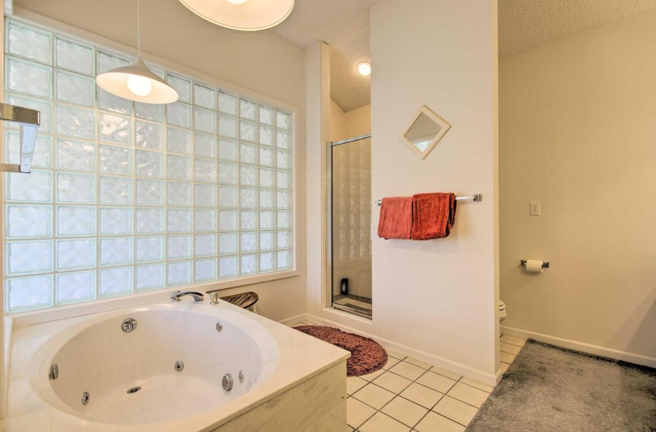 Bright Waterfront Condo With Resort Amenities! 레이크오자크 외부 사진